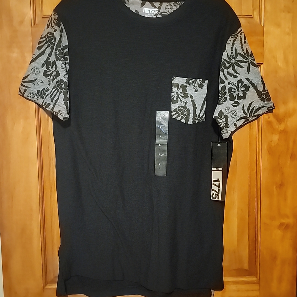 1775 short sleeve tee 100% cotton island design, tagless womans sz Large - NWT